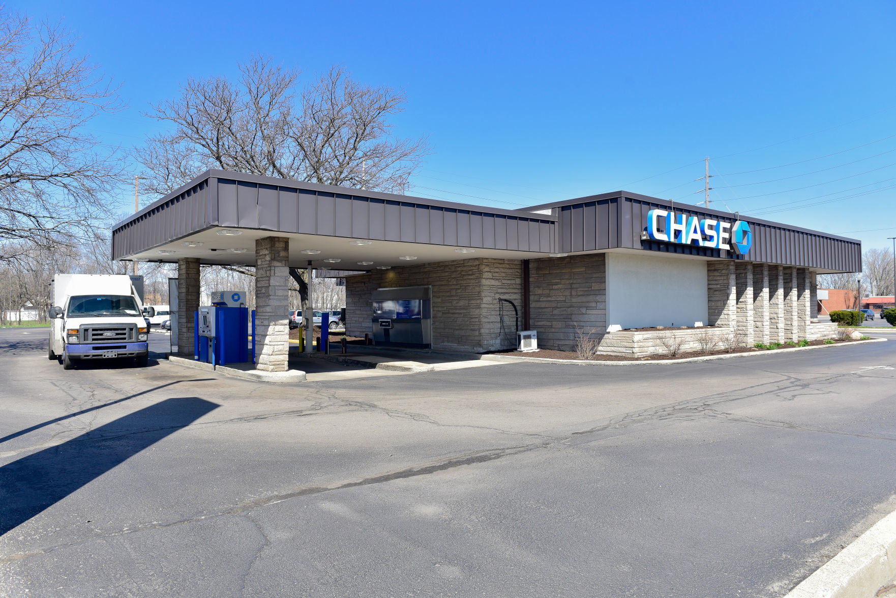 Brinks Truck Robbed at Gun Point at Chase Bank